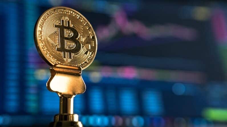 Photo "What is the Potential for Cryptocurrencies to Disrupt Traditional Financial Institutions and Systems?"