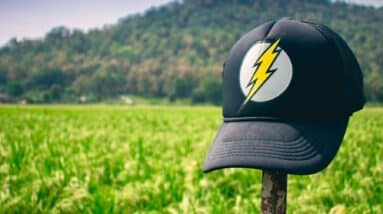 Photo What Are the Potential Risks and Rewards of Participating in Yield Farming and Liquidity Provision in Defi?