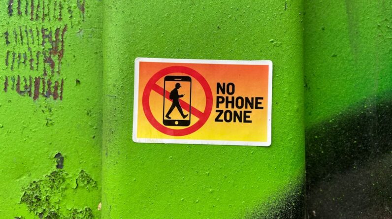 Photo Mobile phone alert