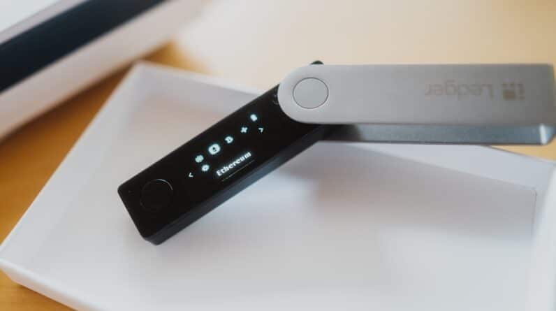 Photo Hardware wallet