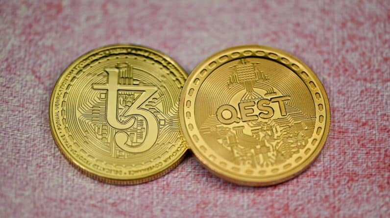 Photo Bitcoin vs Dollar
