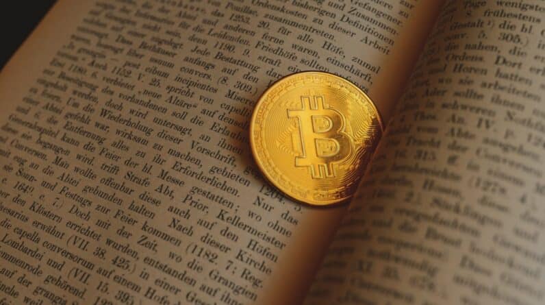 Photo Cryptocurrency book