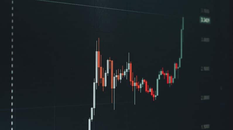 Photo Investing in Bitcoin