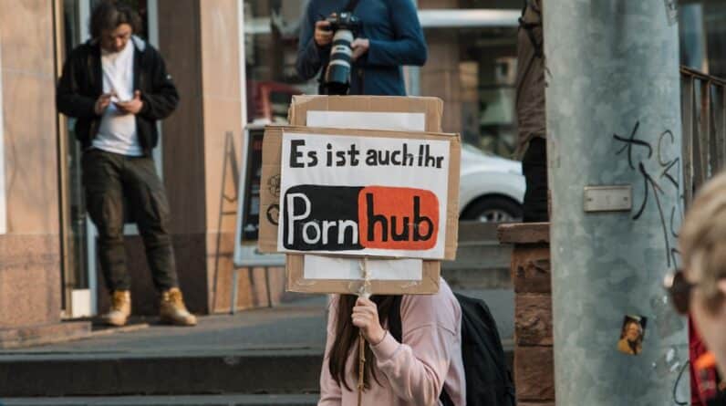 Photo Memes and Culture